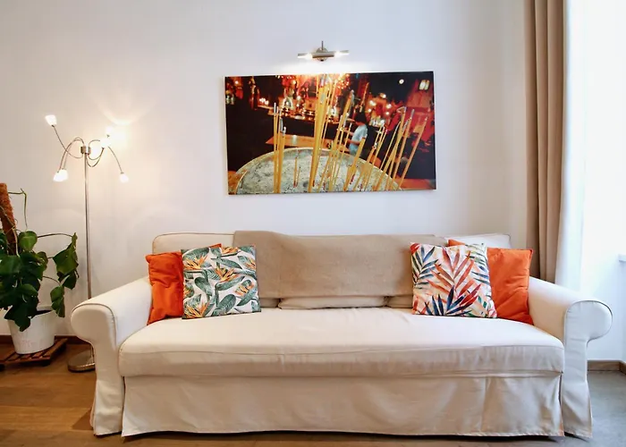Bright & Chic Downtown Hideaway *